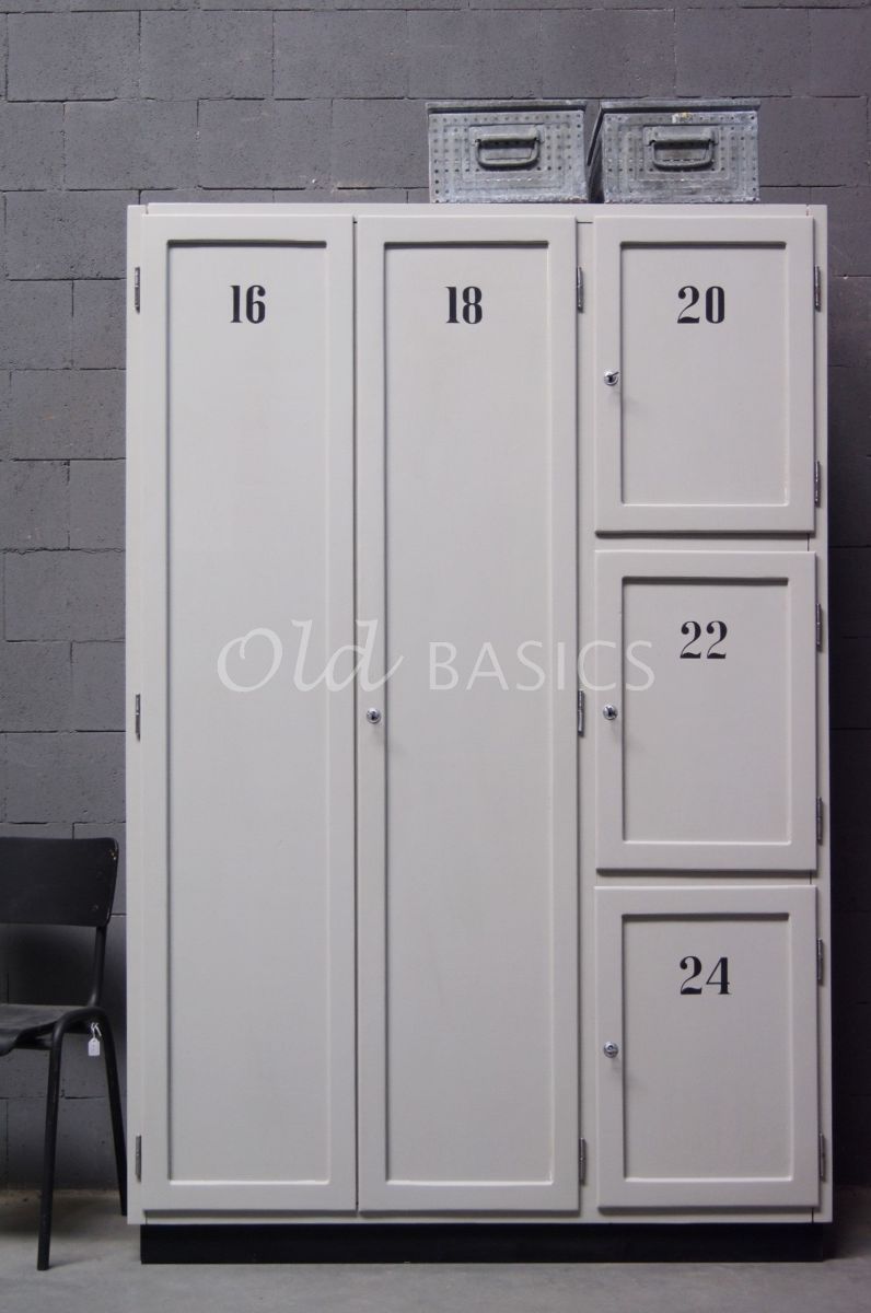 Detail van Lockerkast Numero, 3 deuren, RAL7044, grijs, materiaal hout